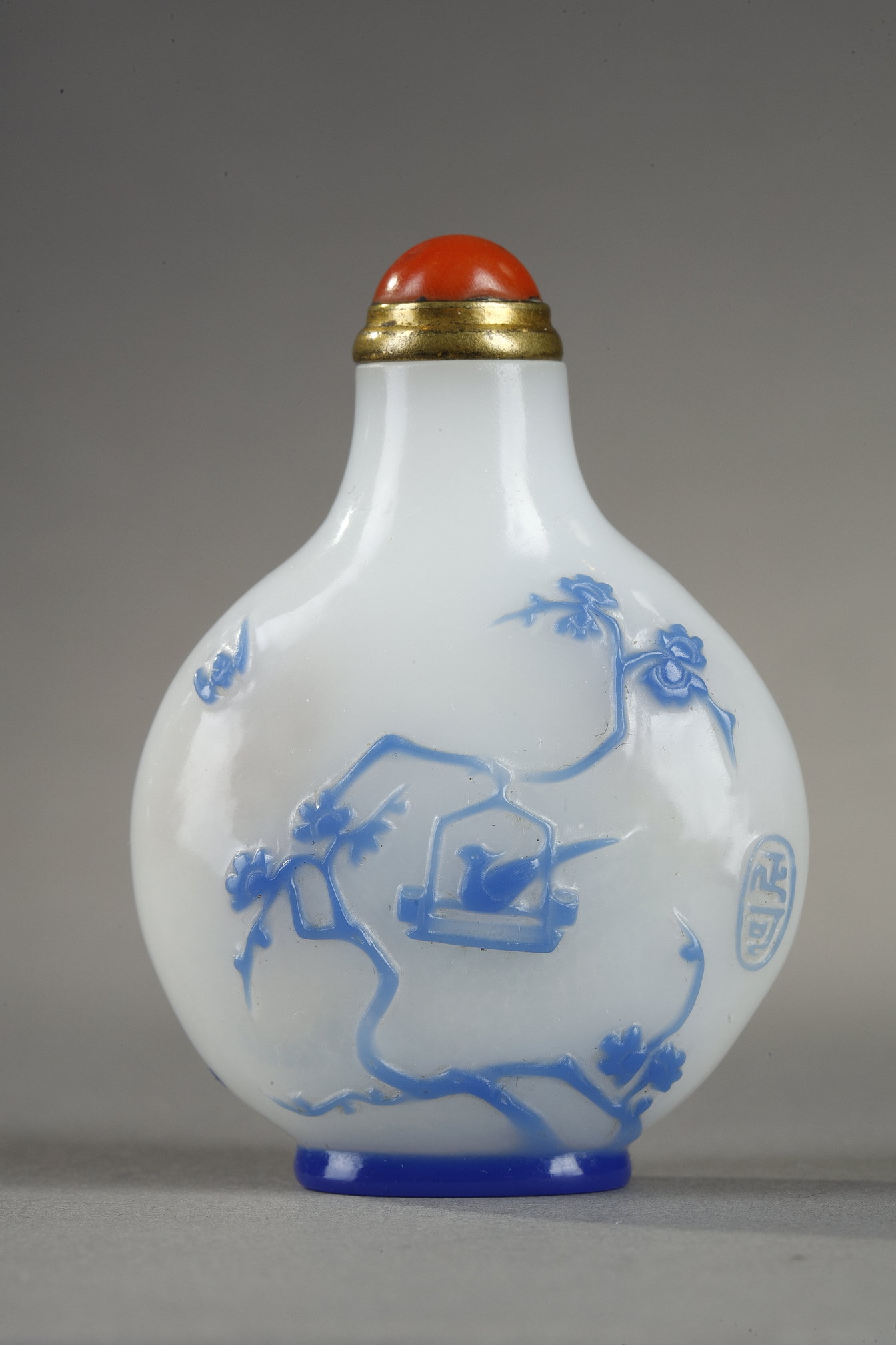 LE PRINTEMPS ASIATIQUE PARIS  du 3 au 12 juin 2026 - 
Glass overlay Snuff Bottle ,Yangzhou School  19th century 
